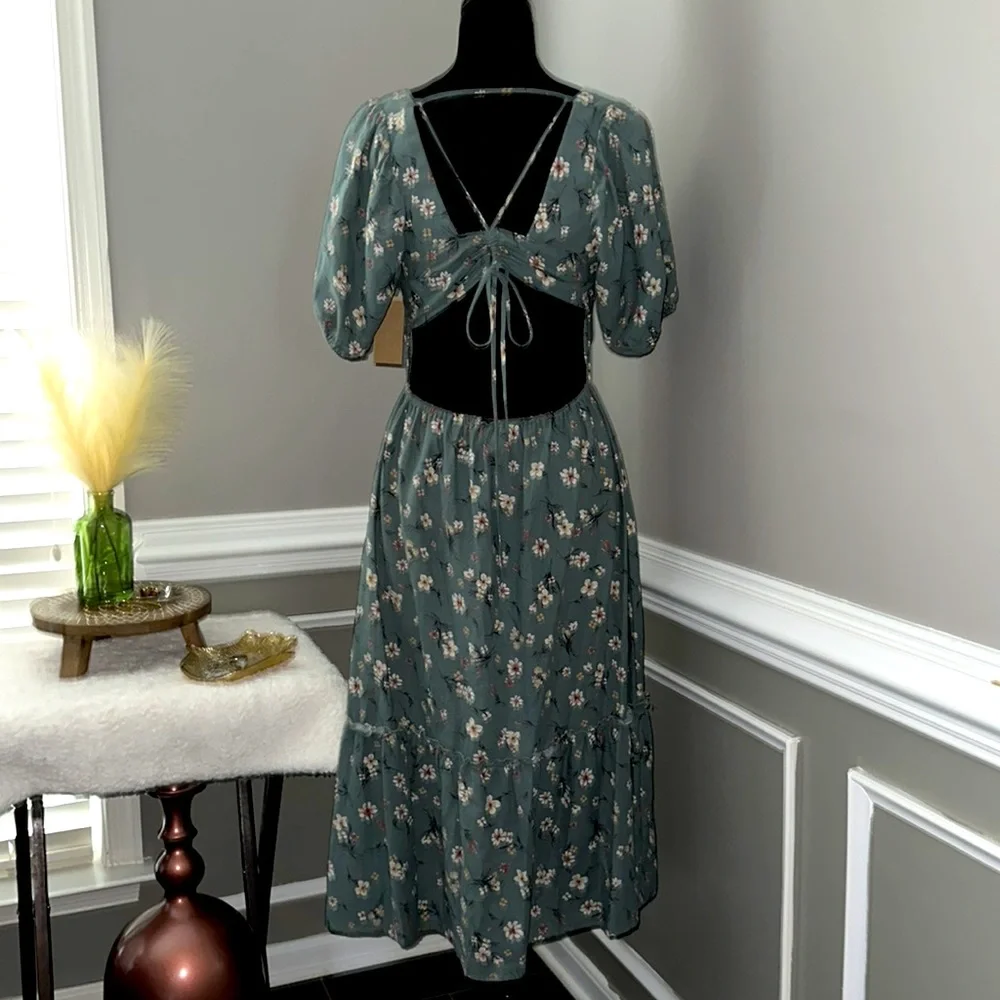 Just Found Floral Sage Green Cottage-core midi dress. NWT 🌿 - Picture 8 of 11